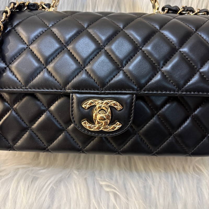 Chanel 黑羊皮淡金釦特殊水鑽手把下蓋包-1