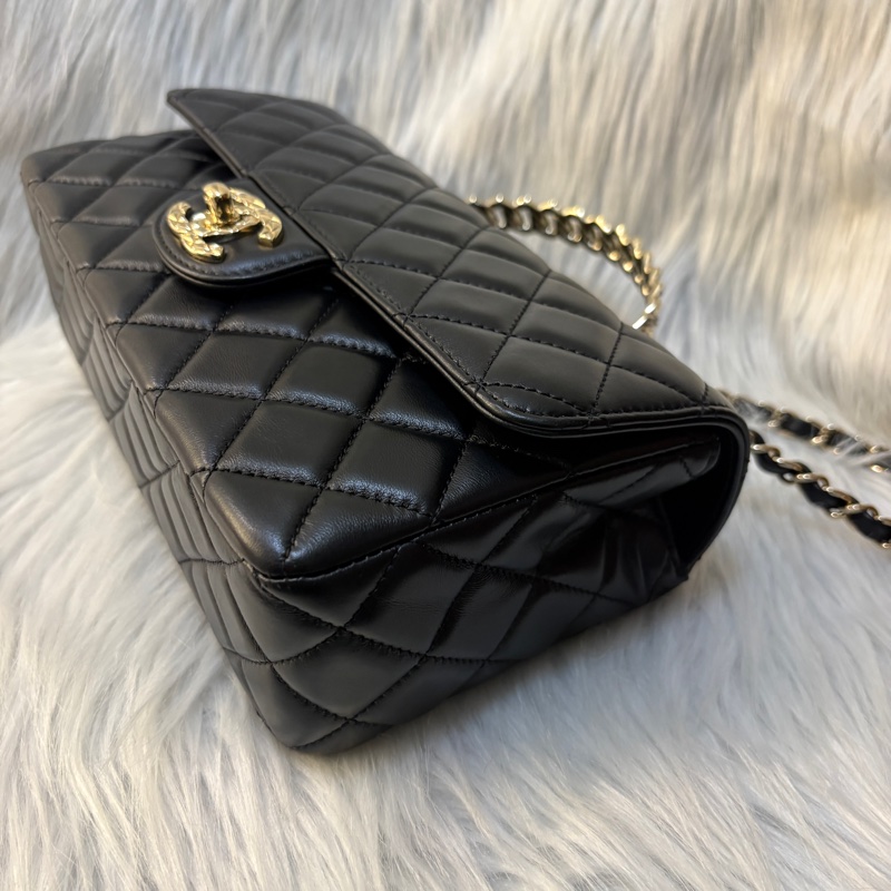 Chanel 黑羊皮淡金釦特殊水鑽手把下蓋包-4