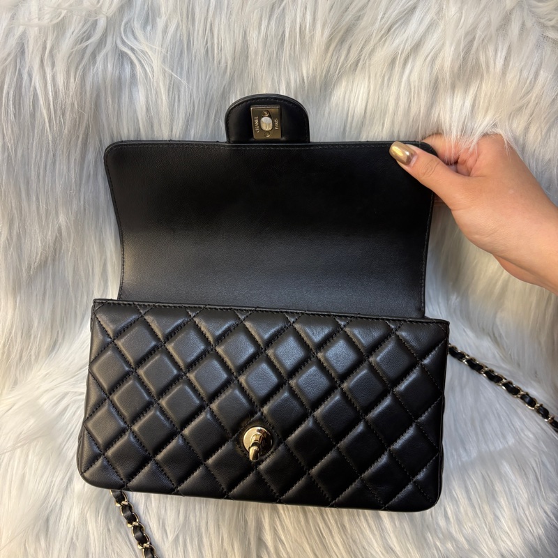 Chanel 黑羊皮淡金釦特殊水鑽手把下蓋包-6