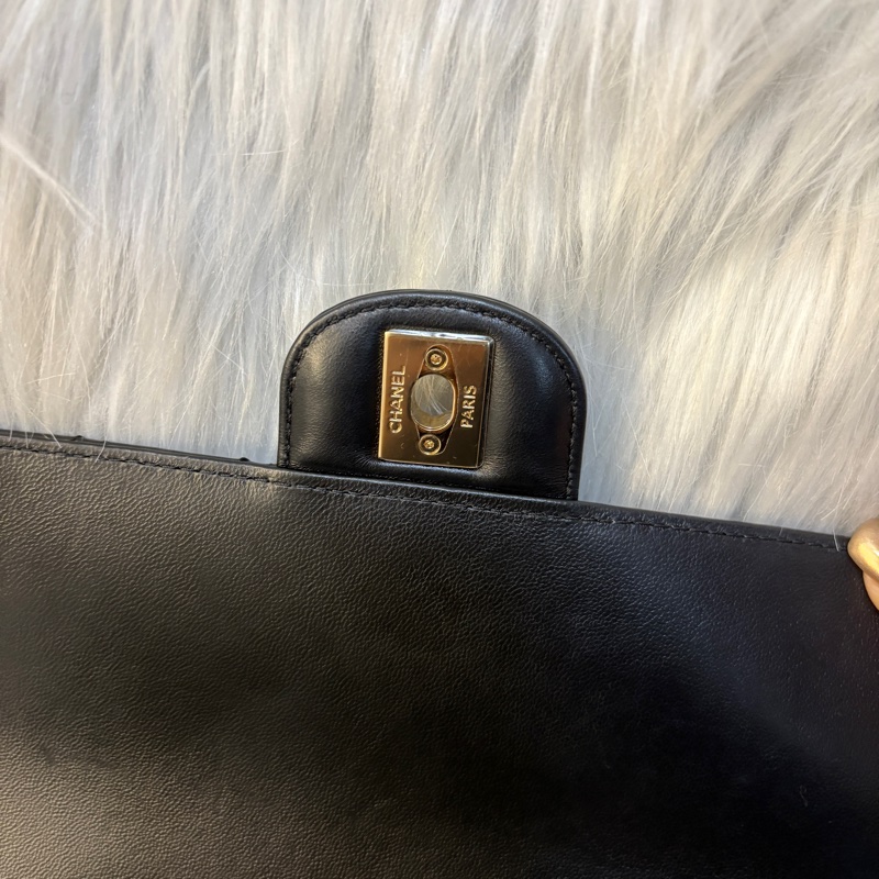 Chanel 黑羊皮淡金釦特殊水鑽手把下蓋包-7