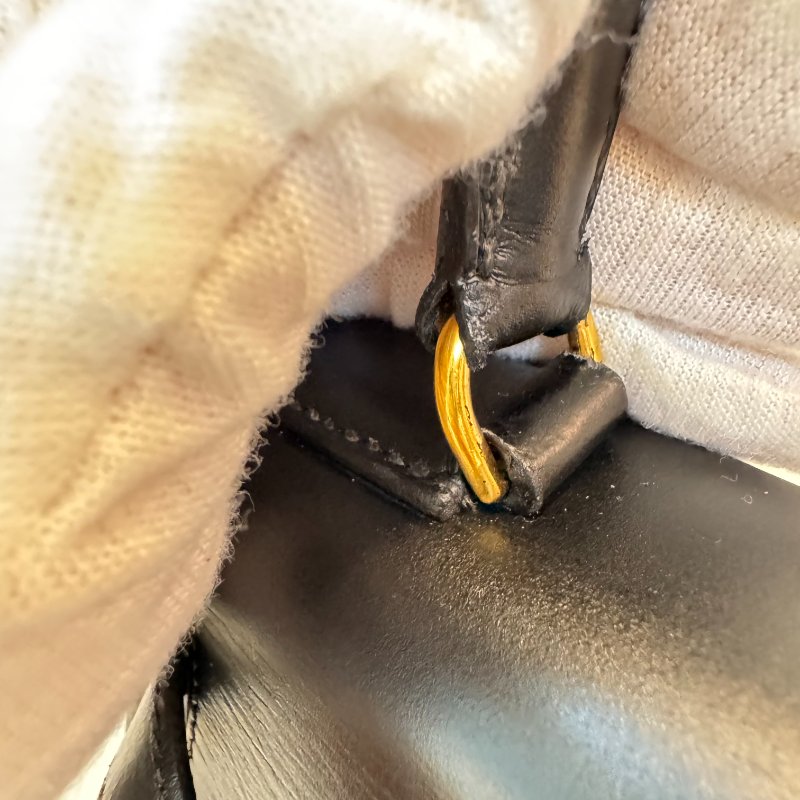 Hermès 愛馬仕 Kelly 28 黑金 Box 皮 圈 M 刻 1983 年 有肩帶有鎖具 尺寸:28*22*10cm-11