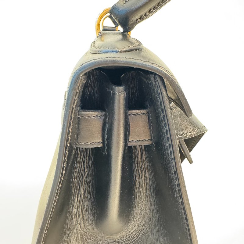 Hermès 愛馬仕 Kelly 28 黑金 Box 皮 圈 M 刻 1983 年 有肩帶有鎖具 尺寸:28*22*10cm-19