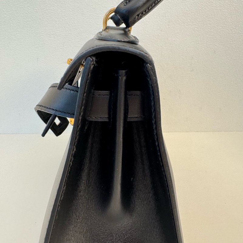 Hermès 愛馬仕 Kelly 28 黑金 Box 皮 圈 M 刻 1983 年 有肩帶有鎖具 尺寸:28*22*10cm-20