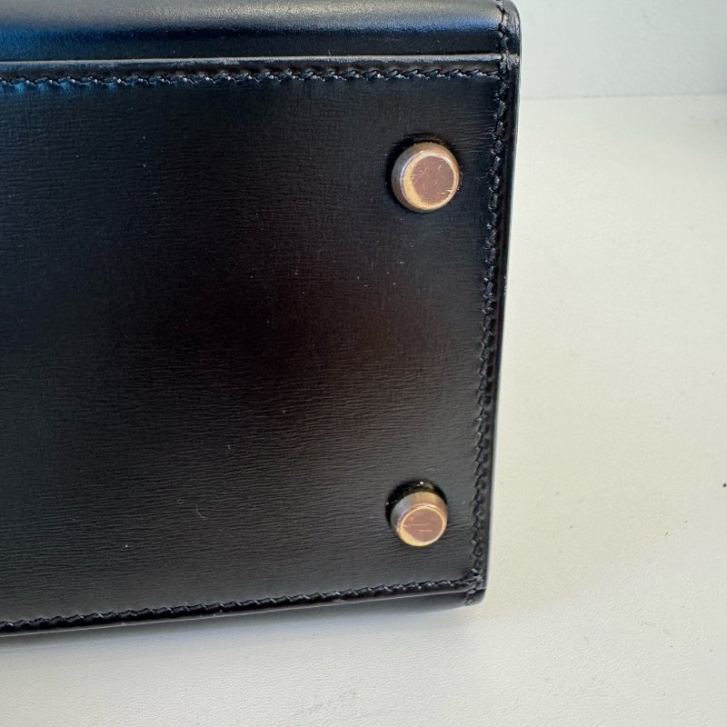 Hermès 愛馬仕 Kelly 28 黑金 Box 皮 圈 M 刻 1983 年 有肩帶有鎖具 尺寸:28*22*10cm-23