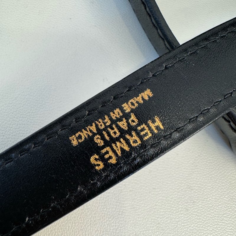 Hermès 愛馬仕 Kelly 28 黑金 Box 皮 圈 M 刻 1983 年 有肩帶有鎖具 尺寸:28*22*10cm-27