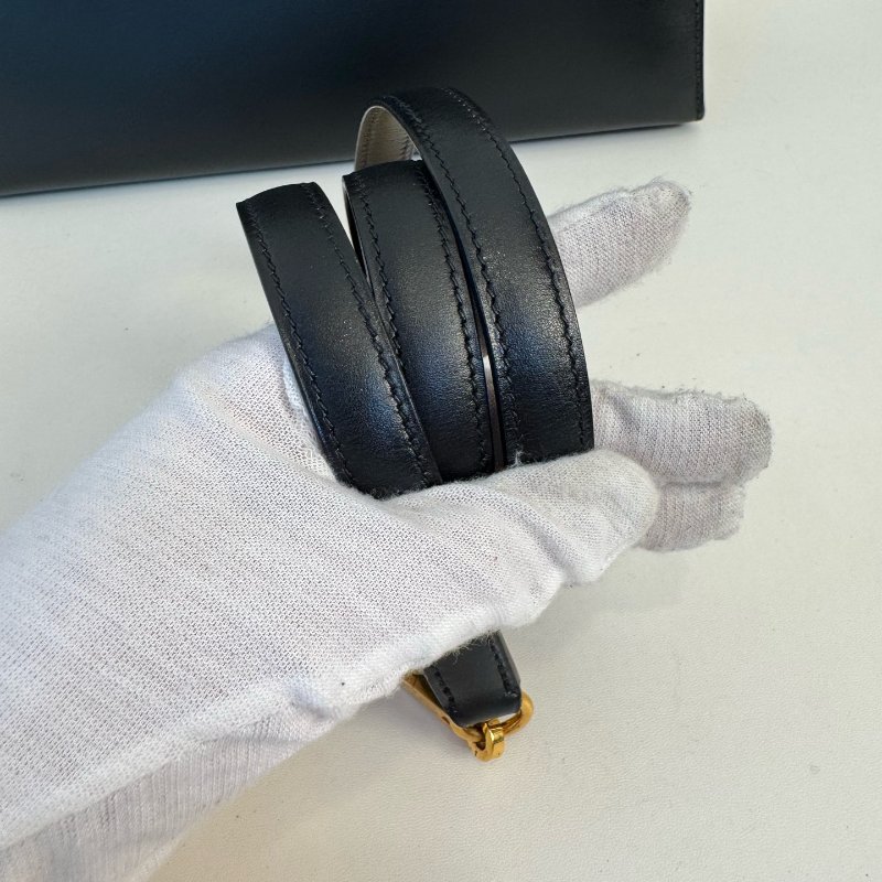 Hermès 愛馬仕 Kelly 28 黑金 Box 皮 圈 M 刻 1983 年 有肩帶有鎖具 尺寸:28*22*10cm-29