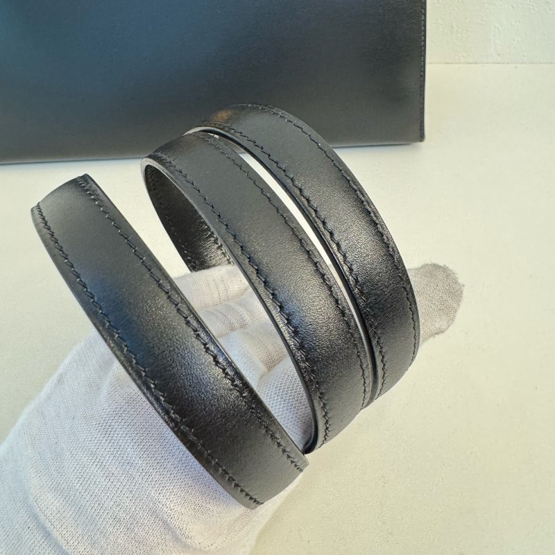 Hermès 愛馬仕 Kelly 28 黑金 Box 皮 圈 M 刻 1983 年 有肩帶有鎖具 尺寸:28*22*10cm-30