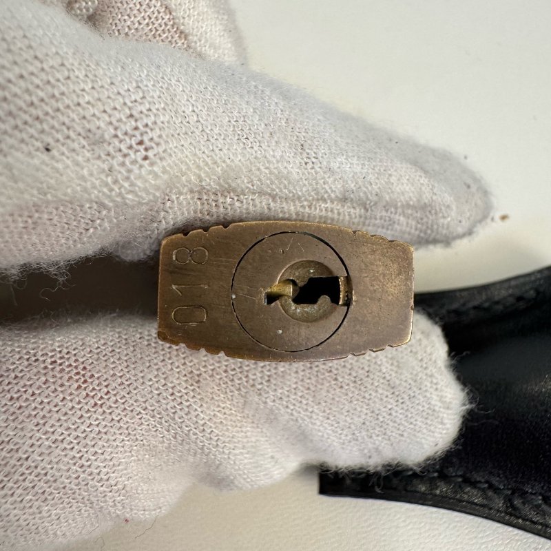 Hermès 愛馬仕 Kelly 28 黑金 Box 皮 圈 M 刻 1983 年 有肩帶有鎖具 尺寸:28*22*10cm-33