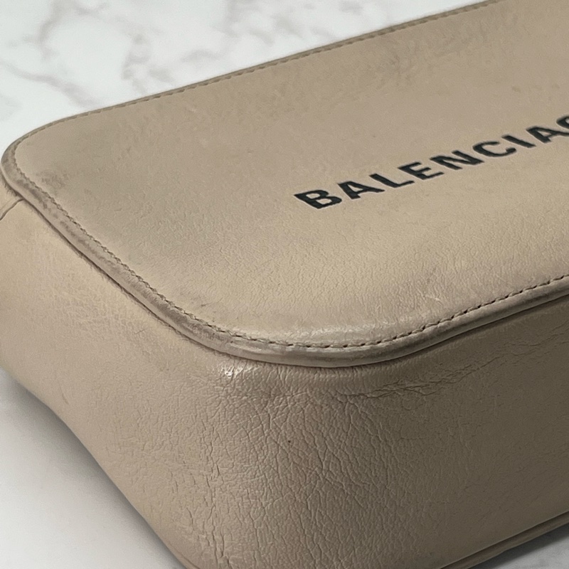 香緹國際精品 829 巴黎世家 奶茶色 相機包-6