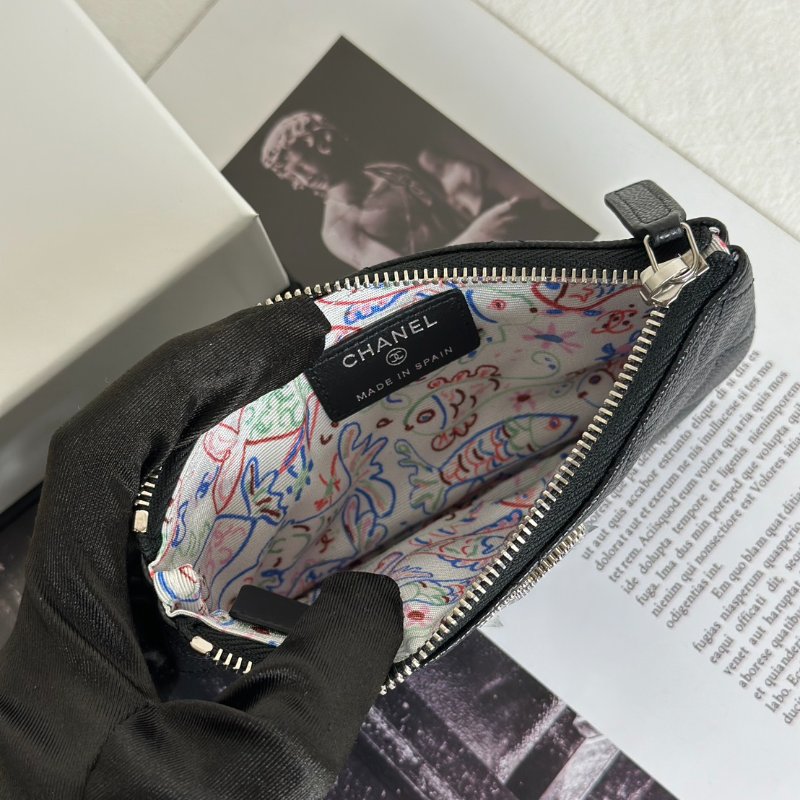 CHANEL 25C一字拉鍊零錢包 - 黑銀-4