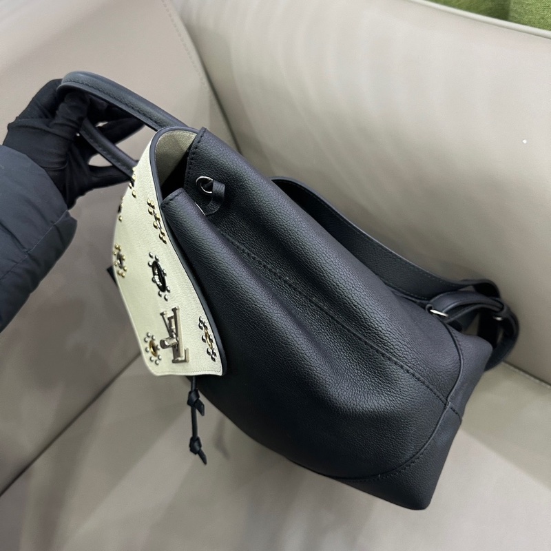 LV Lockme限量款後背包21*27 98新配件塵袋-5