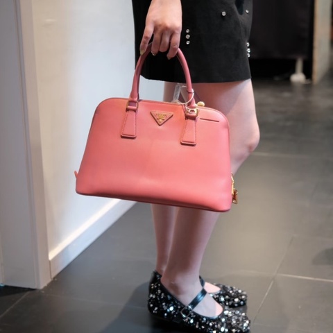 Prada 經典貝殼包手提包 粉色斜背包25.5*17.5cm   98新配件塵袋