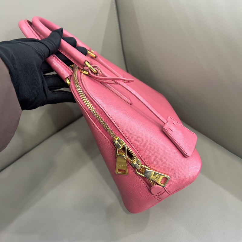 Prada 經典貝殼包手提包 粉色斜背包25.5*17.5cm   98新配件塵袋-4