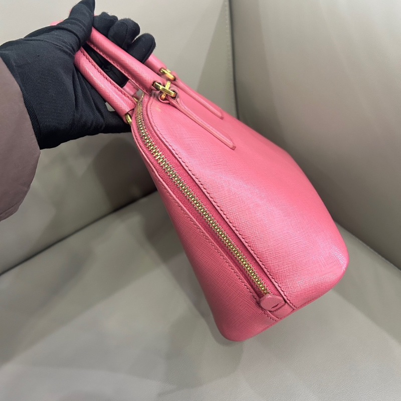 Prada 經典貝殼包手提包 粉色斜背包25.5*17.5cm   98新配件塵袋-6