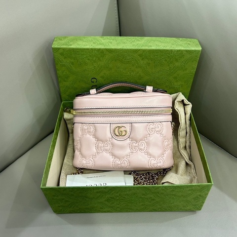 GUCCI GG Matelassé 金色徽化妝盒 粉色迷你肩背手提包 16*5*10  98新配件塵袋