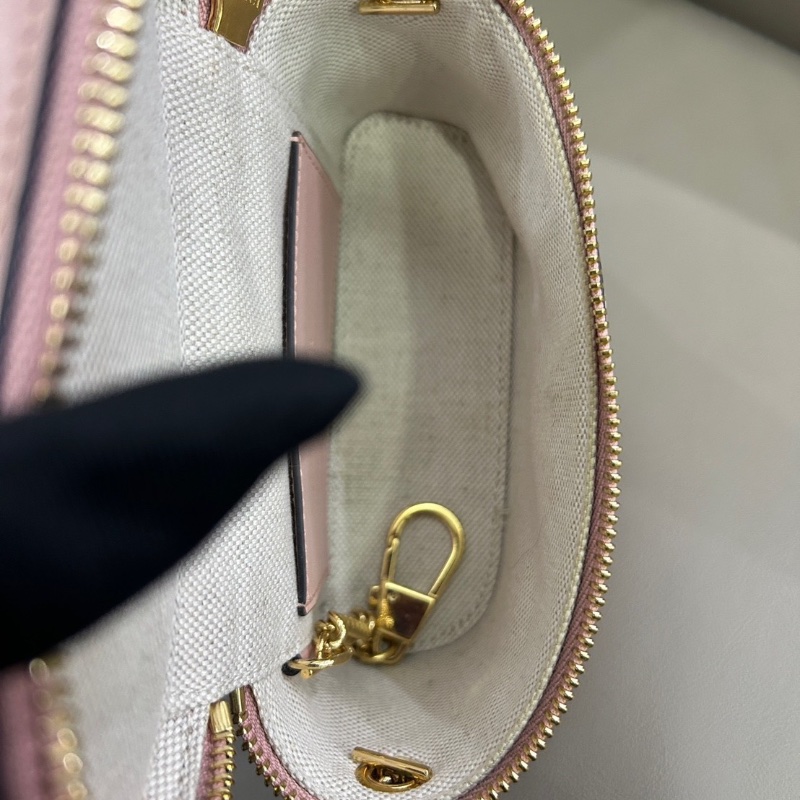 GUCCI GG Matelassé 金色徽化妝盒 粉色迷你肩背手提包 16*5*10 98新配件塵袋-2