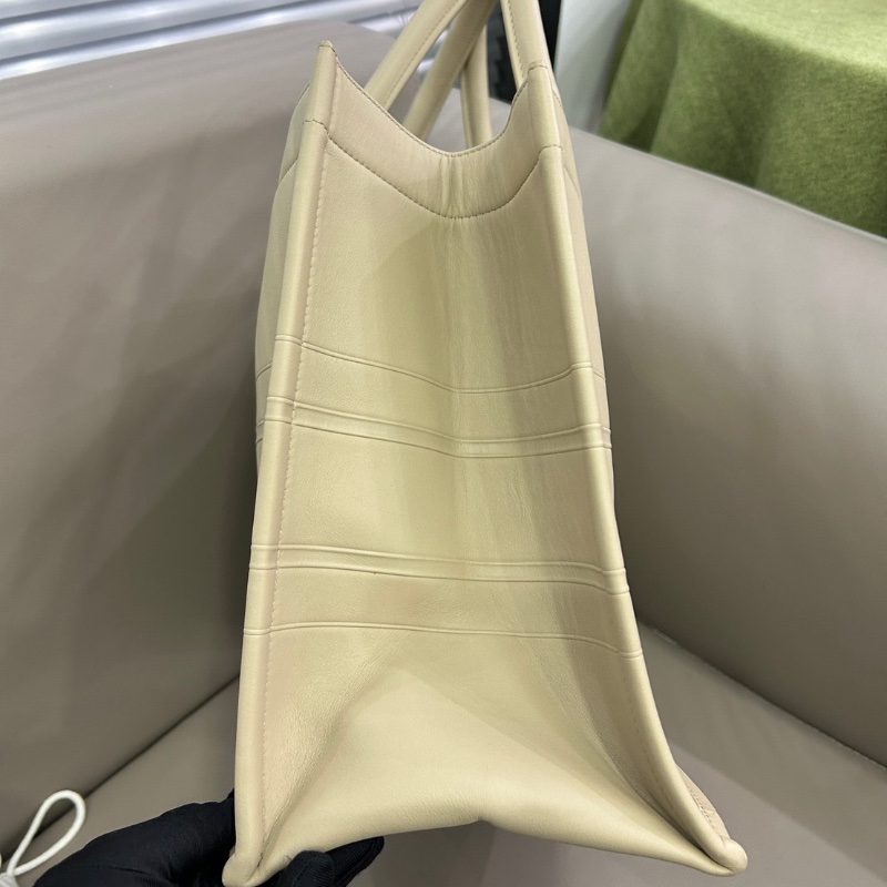 DIOR 全皮托特Book tote中號奶茶色 36*26*18cm 98新配件塵袋-4