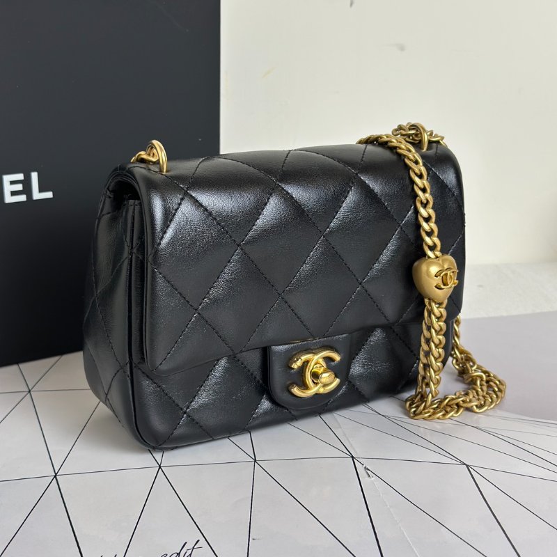 CHANEL 愛心調節釦口蓋包 20 - 羊皮黑金-2