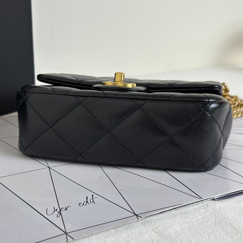 CHANEL 愛心調節釦口蓋包 20 - 羊皮黑金-5