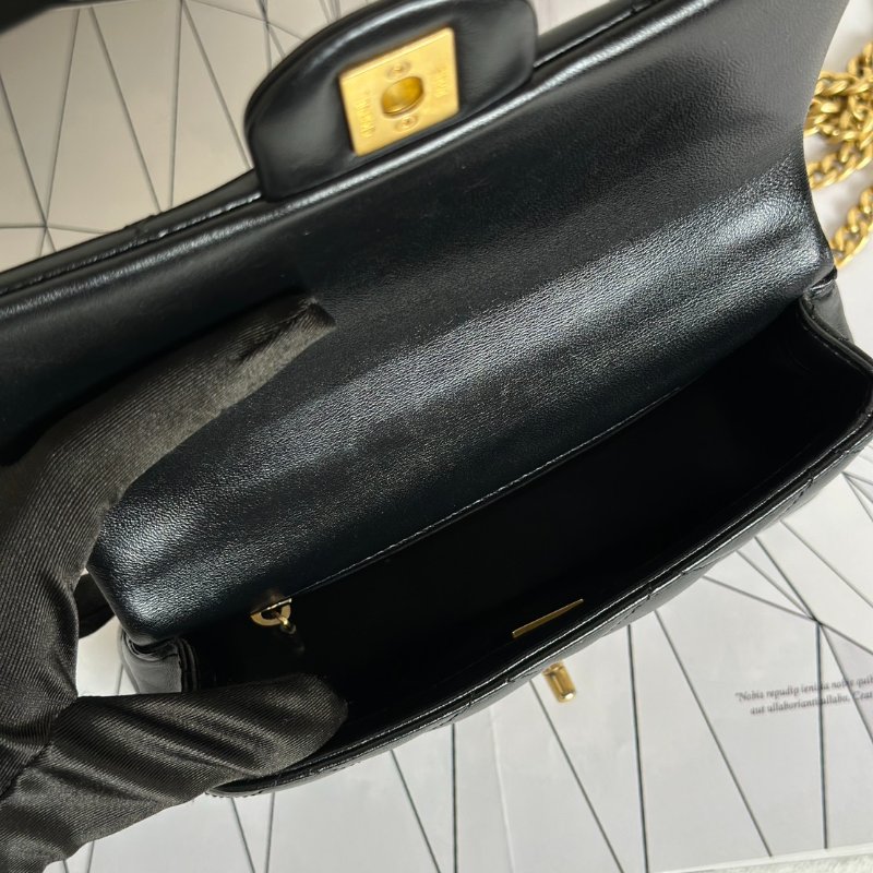 CHANEL 愛心調節釦口蓋包 20 - 羊皮黑金-6