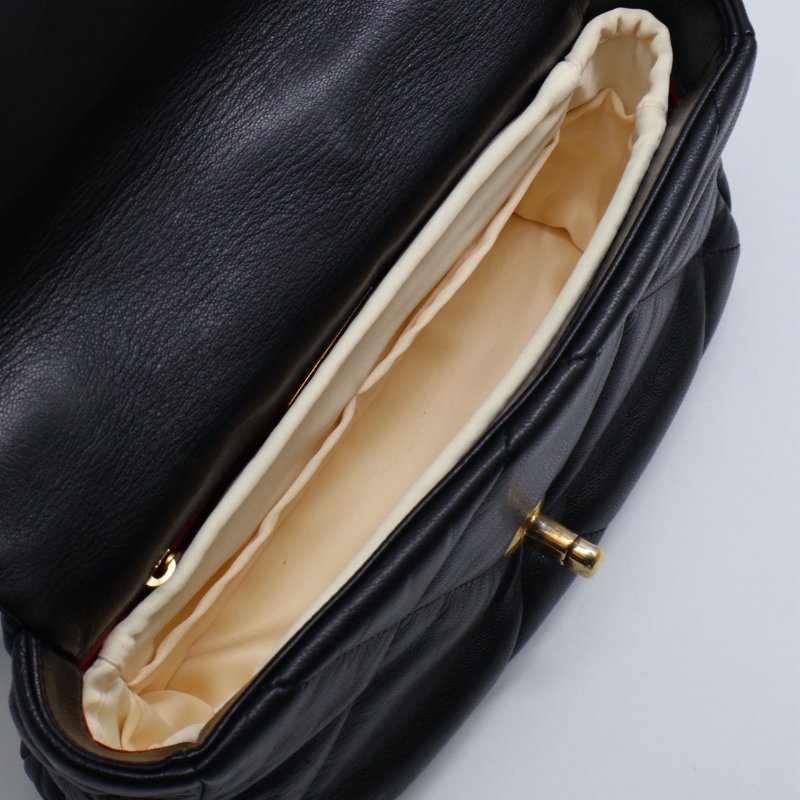 CHANEL 19 Bag 菱格紋羊皮手提肩背包 26 - 黑金30開-10