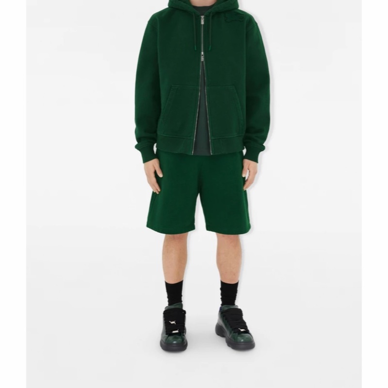 Burberry 男士 圖案標識休閒短褲XS S M L XL碼模特身高 184 CM，穿著 M 碼-4