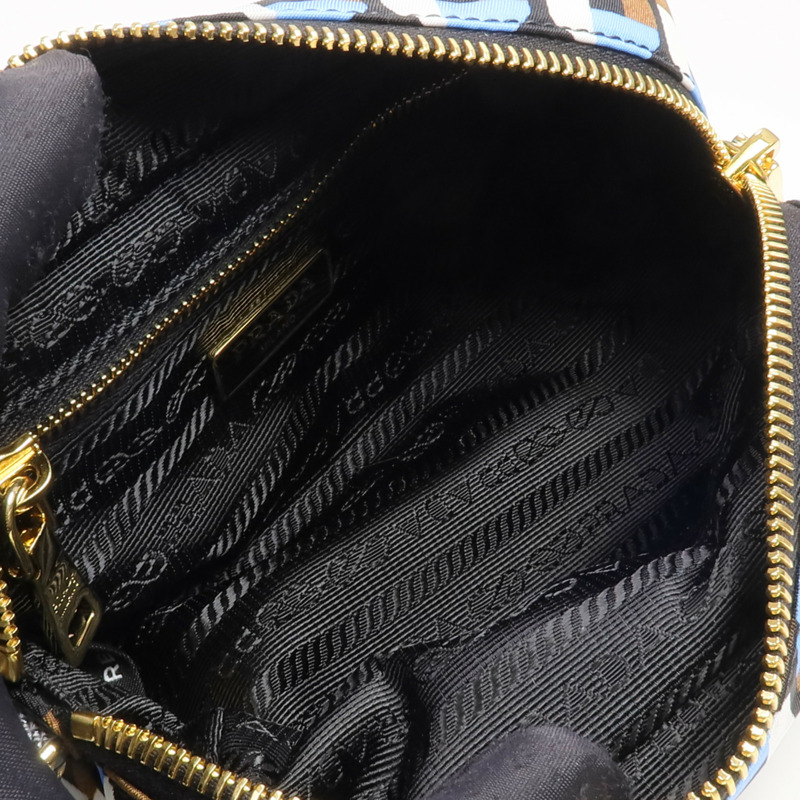 PRADA 尼龍Pouch金扣手拿包-7