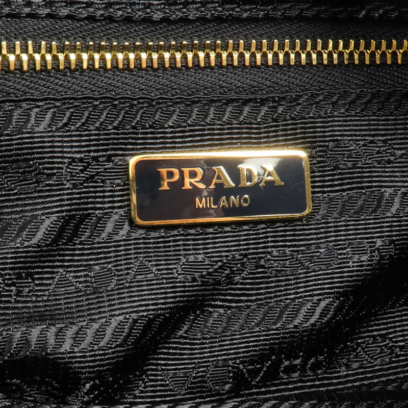 PRADA 尼龍Pouch金扣手拿包-8