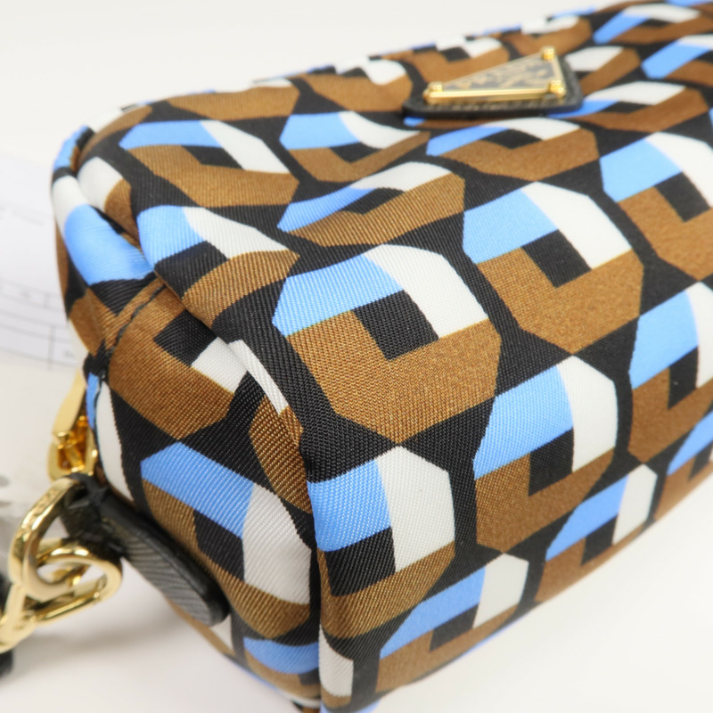 PRADA 尼龍Pouch金扣手拿包-12