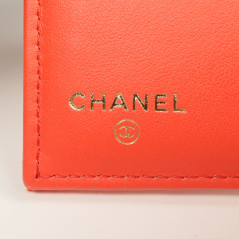 CHANEL 牛皮皮革Wallet金扣錢包-12