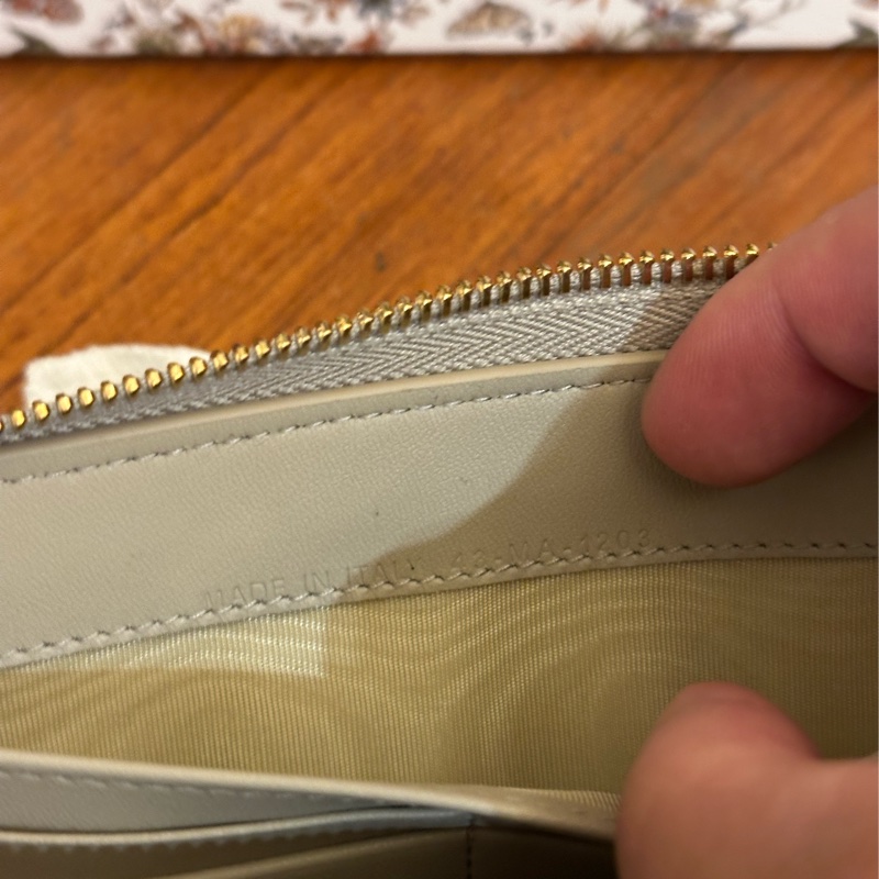 DIOR 燕麥色藤格紋金吊飾ㄇ拉長夾-12