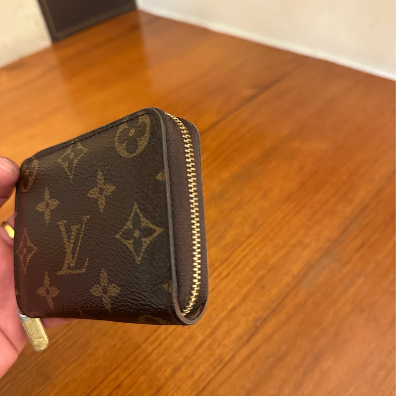 LV 花紋ㄇ拉零錢包-1