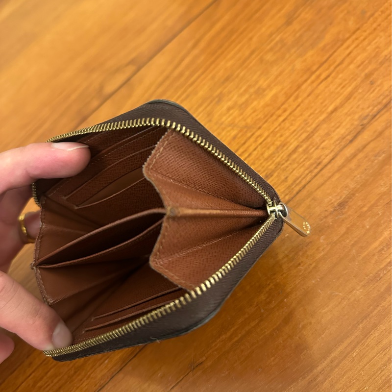 LV 花紋ㄇ拉零錢包-9