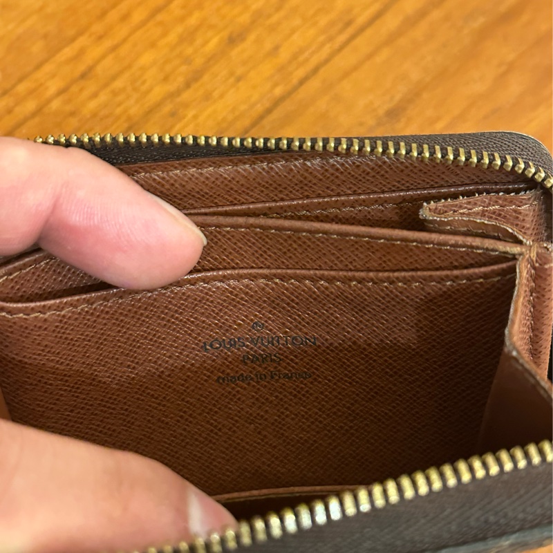 LV 花紋ㄇ拉零錢包-10