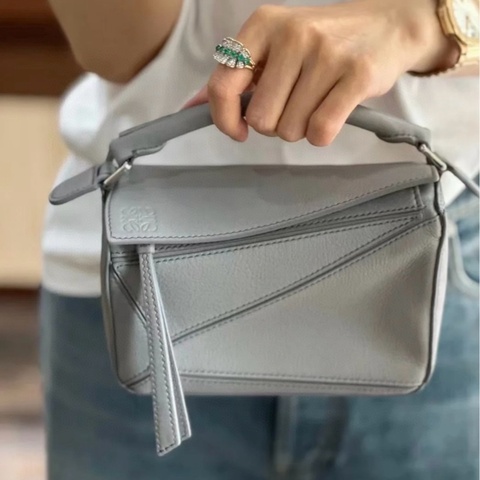 ✨Loewe mini puzzle 灰色 98新🩶