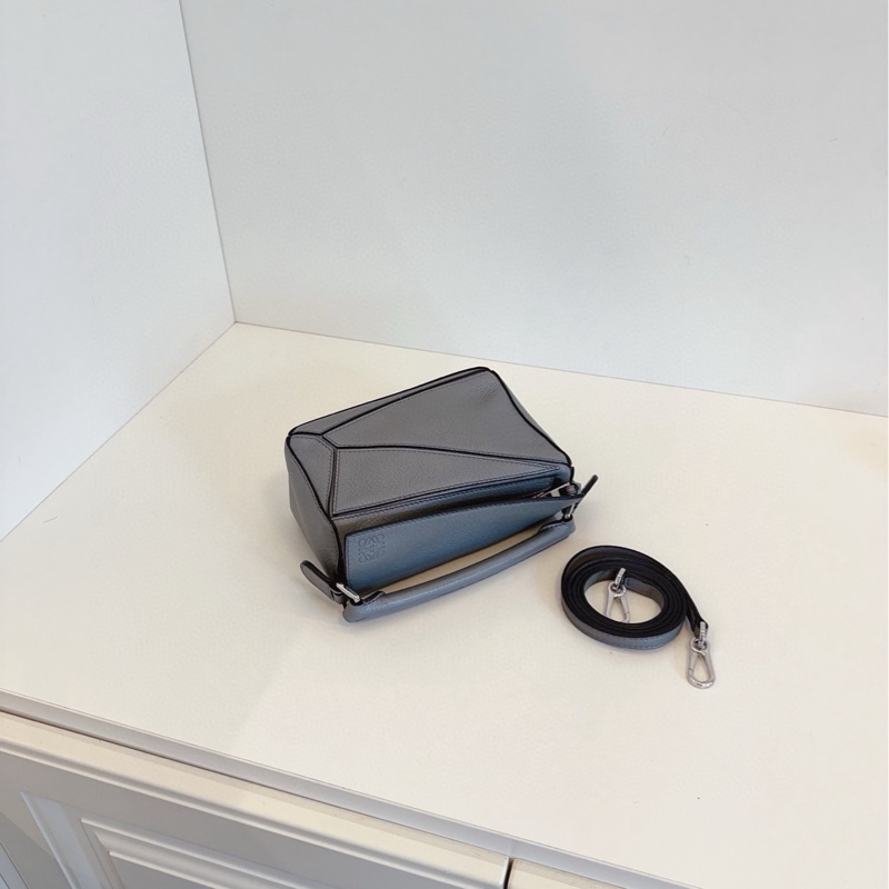 ✨Loewe mini puzzle 灰色 98新🩶-5