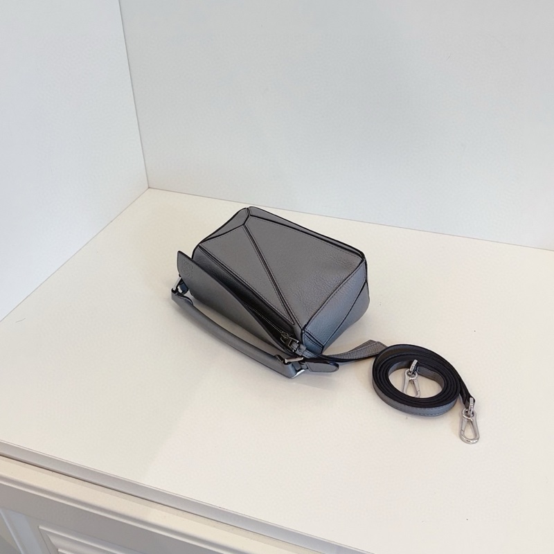 ✨Loewe mini puzzle 灰色 98新🩶-7