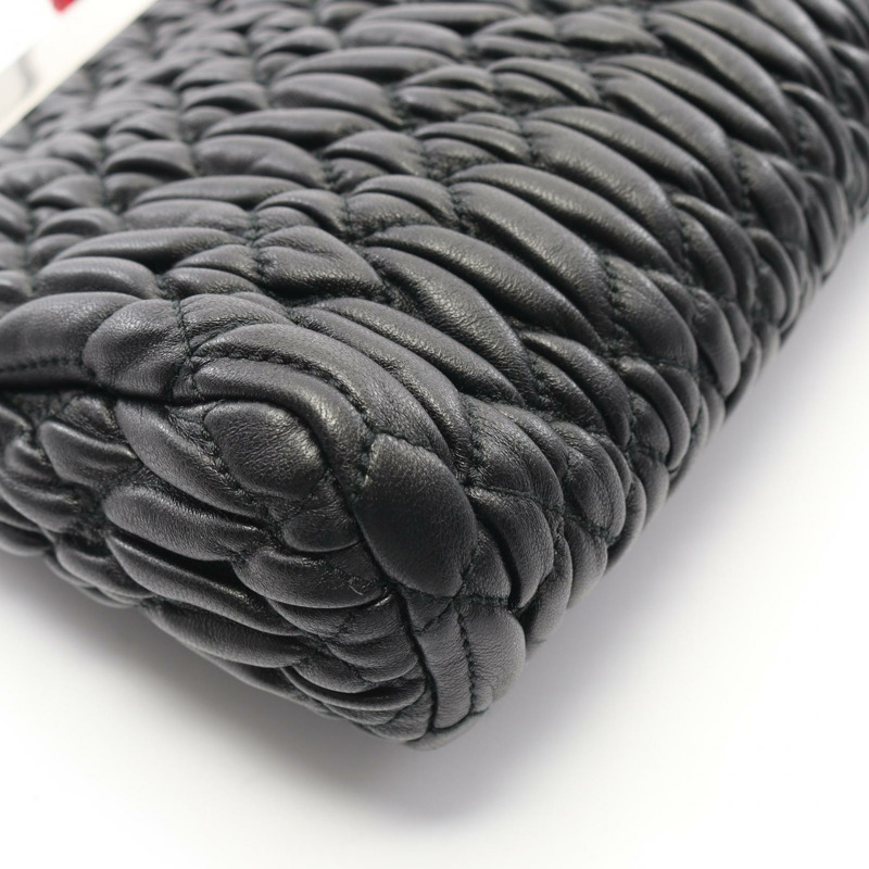 Miu Miu Materasse Kiss-lock 鏈條肩背斜背包,黑色皮革,二手-4