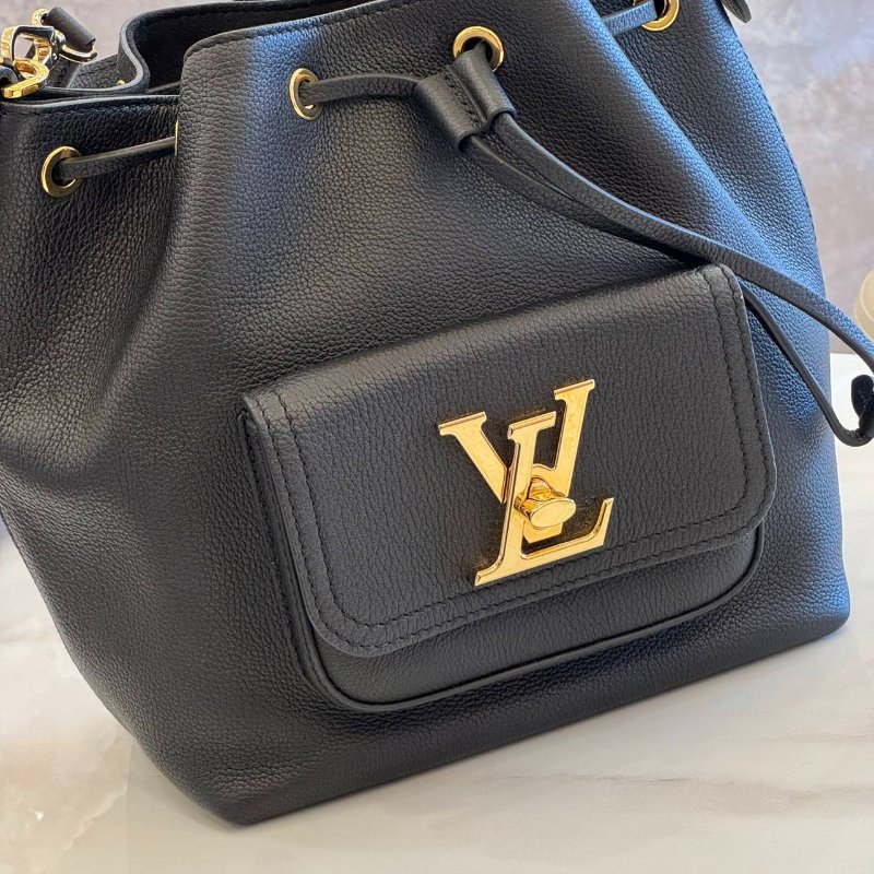 *SHIHNA名牌精品* LV M57687 LOCKME BUCKET BAG 黑色水桶包-1