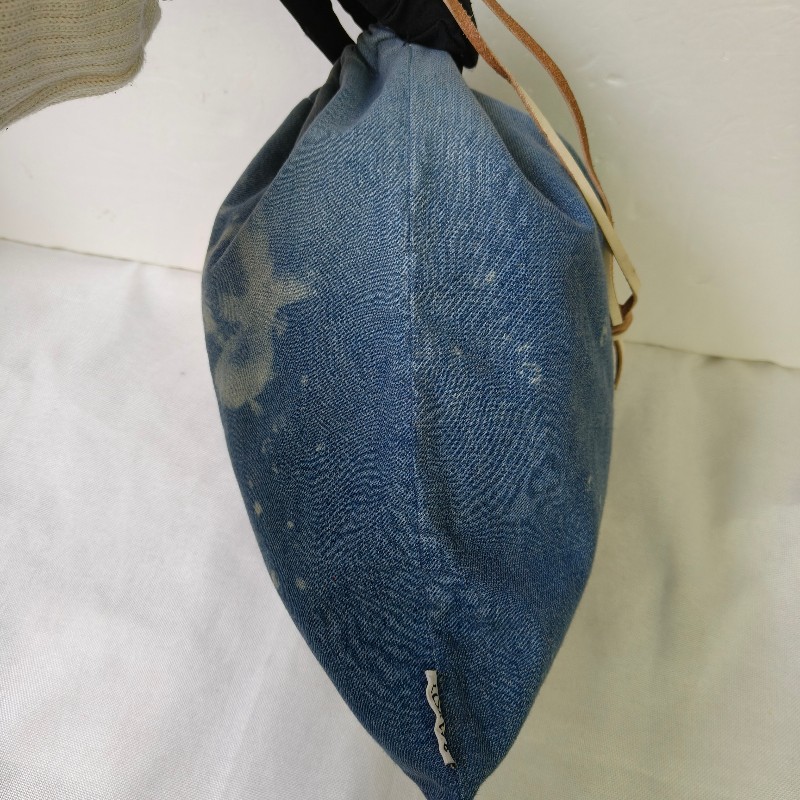 🫅女神購物節狂降(原$12800)‼️只到3/15⏰【8成新】㊣✨ LOEWE ✨羅威(附防塵袋)牛仔 藍色金魚 印花 束口包 手提包 肩背包/二手包/二手精品🌳二手樹屋🌳-3