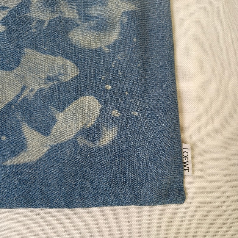 🫅女神購物節狂降(原$12800)‼️只到3/15⏰【8成新】㊣✨ LOEWE ✨羅威(附防塵袋)牛仔 藍色金魚 印花 束口包 手提包 肩背包/二手包/二手精品🌳二手樹屋🌳-12