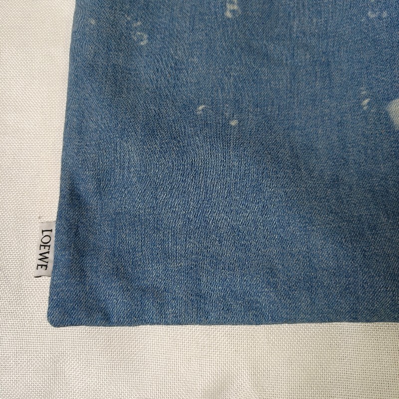 🫅女神購物節狂降(原$12800)‼️只到3/15⏰【8成新】㊣✨ LOEWE ✨羅威(附防塵袋)牛仔 藍色金魚 印花 束口包 手提包 肩背包/二手包/二手精品🌳二手樹屋🌳-17