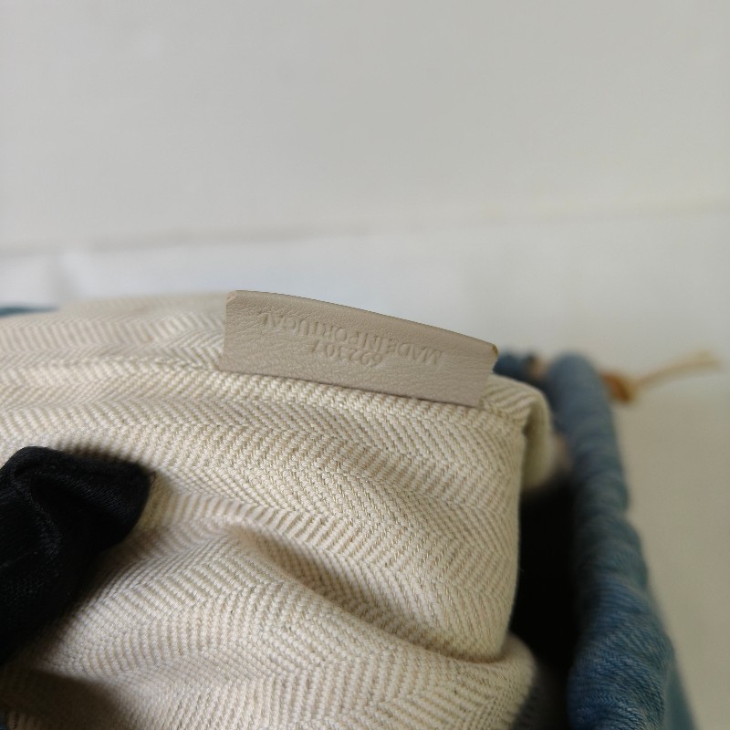 🫅女神購物節狂降(原$12800)‼️只到3/15⏰【8成新】㊣✨ LOEWE ✨羅威(附防塵袋)牛仔 藍色金魚 印花 束口包 手提包 肩背包/二手包/二手精品🌳二手樹屋🌳-25