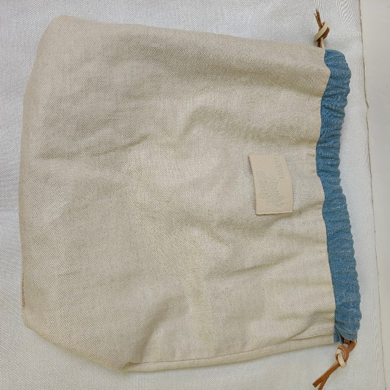 🫅女神購物節狂降(原$12800)‼️只到3/15⏰【8成新】㊣✨ LOEWE ✨羅威(附防塵袋)牛仔 藍色金魚 印花 束口包 手提包 肩背包/二手包/二手精品🌳二手樹屋🌳-29