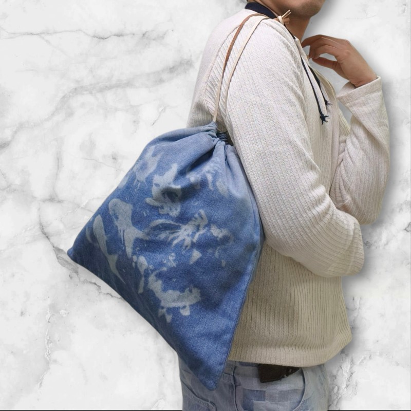 🫅女神購物節狂降(原$12800)‼️只到3/15⏰【8成新】㊣✨ LOEWE ✨羅威(附防塵袋)牛仔 藍色金魚 印花 束口包 手提包 肩背包/二手包/二手精品🌳二手樹屋🌳-34