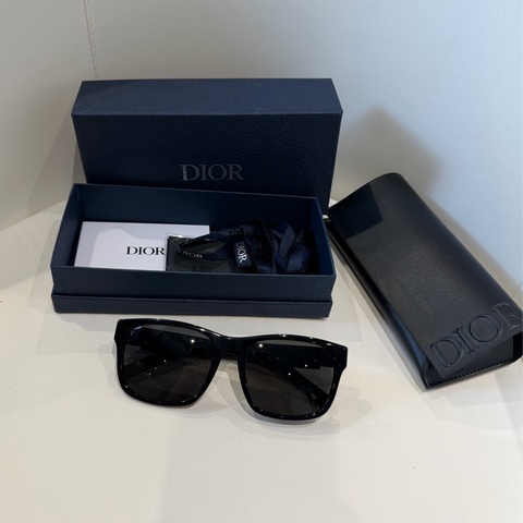 Dior 墨鏡logo 🩶 誰戴誰好看！