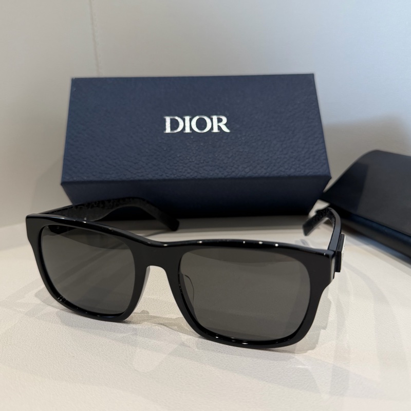 Dior 墨鏡logo 🩶 誰戴誰好看！-1