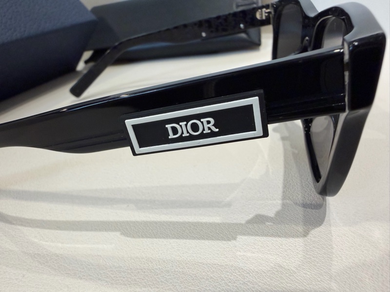 Dior 墨鏡logo 🩶 誰戴誰好看！-5