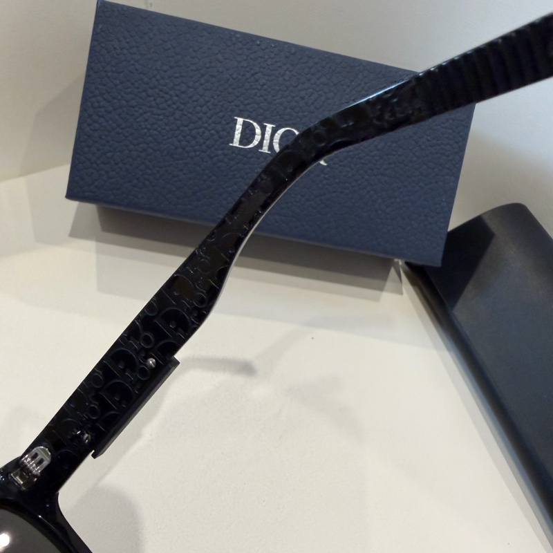 Dior 墨鏡logo 🩶 誰戴誰好看！-7