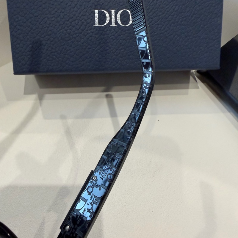 Dior 墨鏡logo 🩶 誰戴誰好看！-8